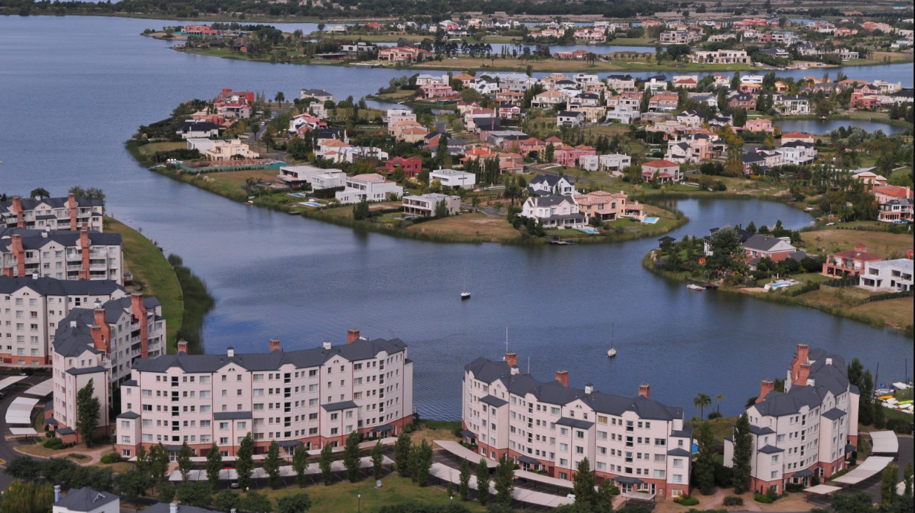 Los Castores Nordelta - barrio premium frente al lago casas de lujo 2026