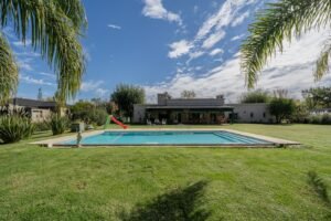 Casa en venta en Fincas de San Vicente, Av. Juan Pablo II al 1600