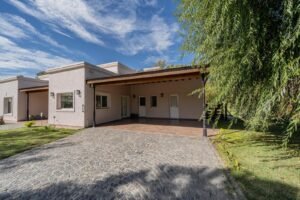 Casa en venta en Fincas de San Vicente, Av. Juan Pablo II al 1600